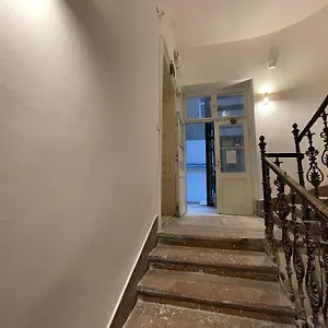 Paulay Apartment